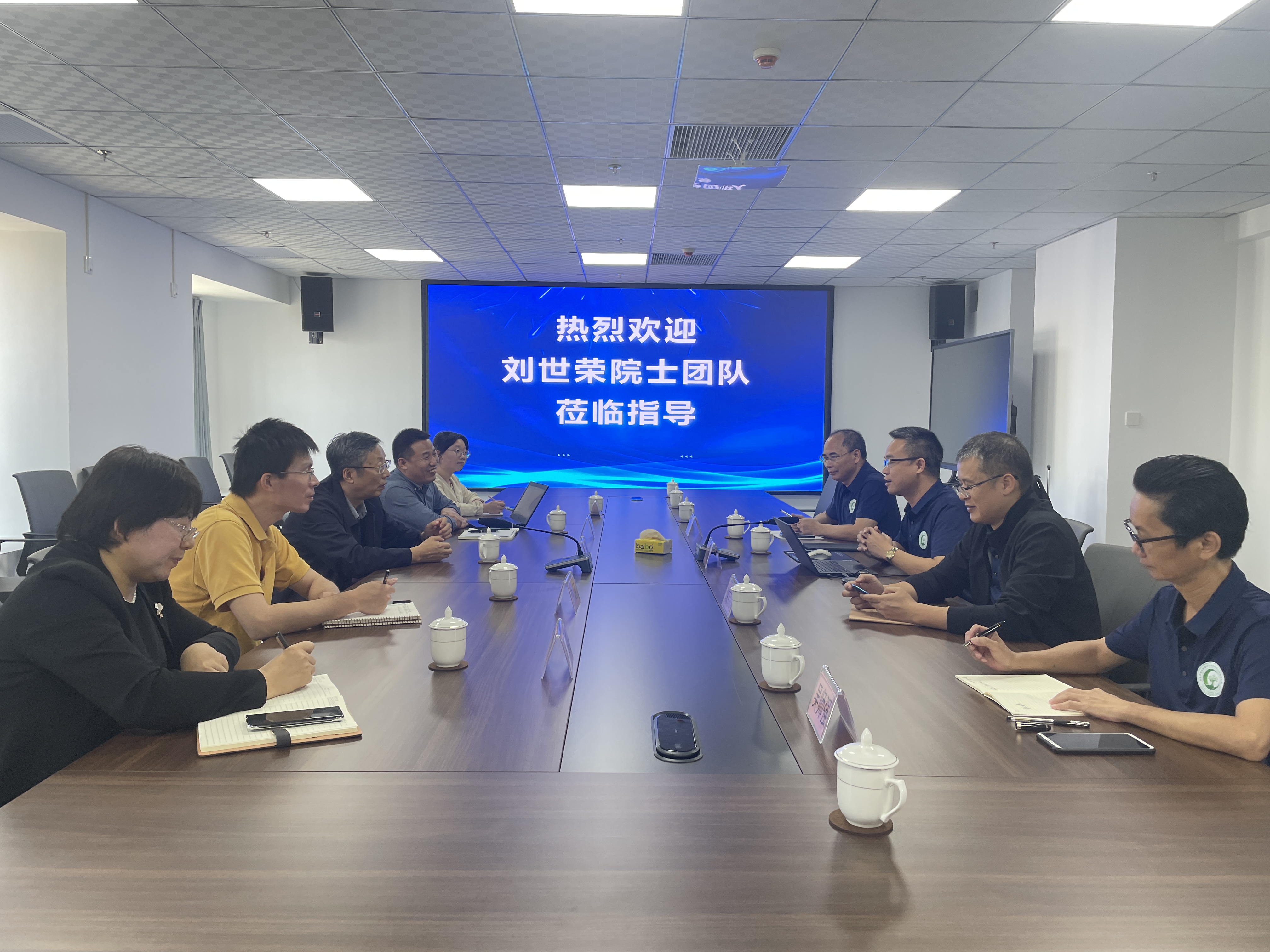 劉世榮院士團(tuán)隊(duì)到海南省林業(yè)科學(xué)研究院指導(dǎo)...